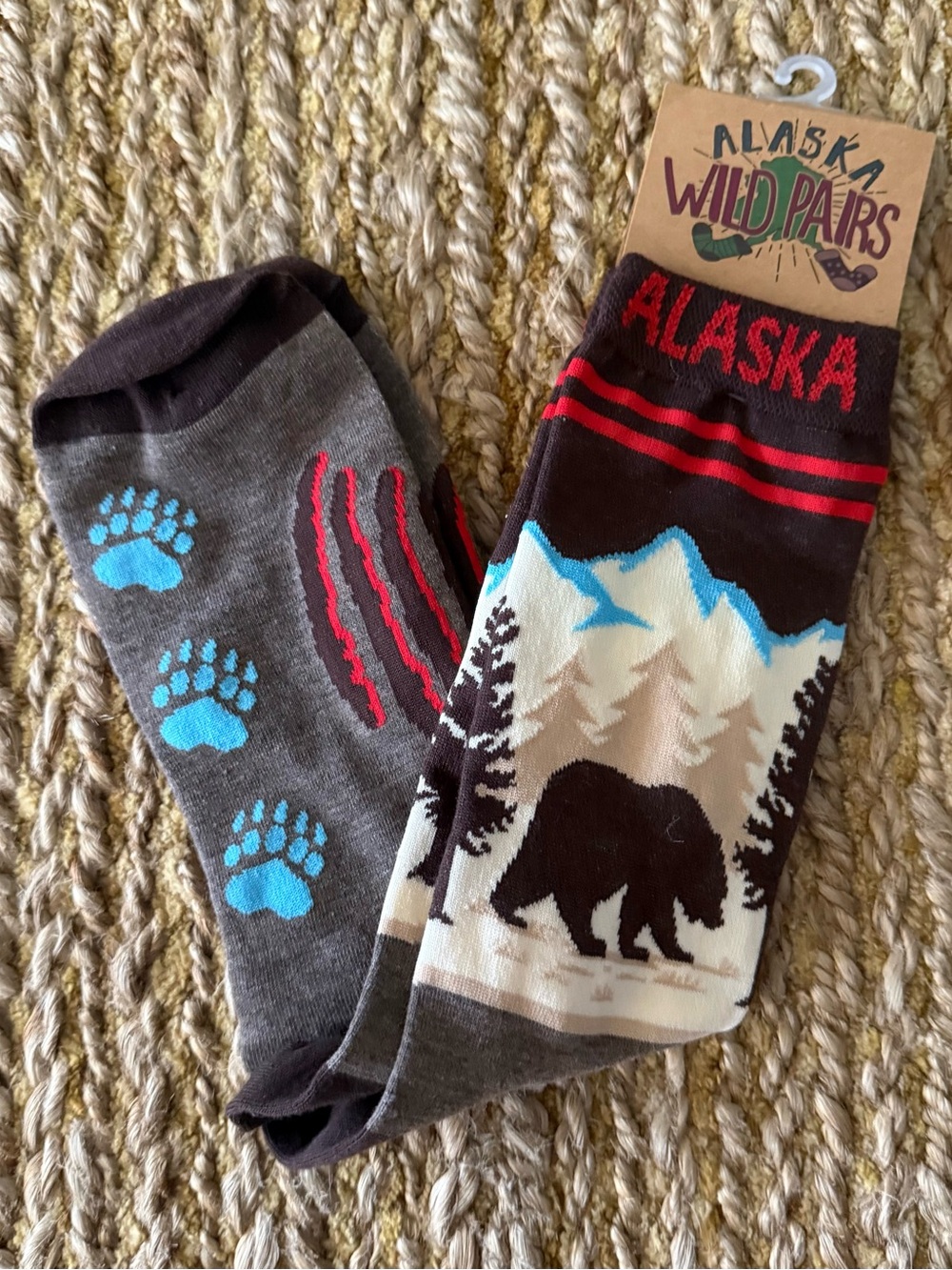 Wild Pair Alaska Adult Crew Socks NWT